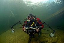Chris McTernan diving in Wraysbury Lake, Image by Gerry Casy
